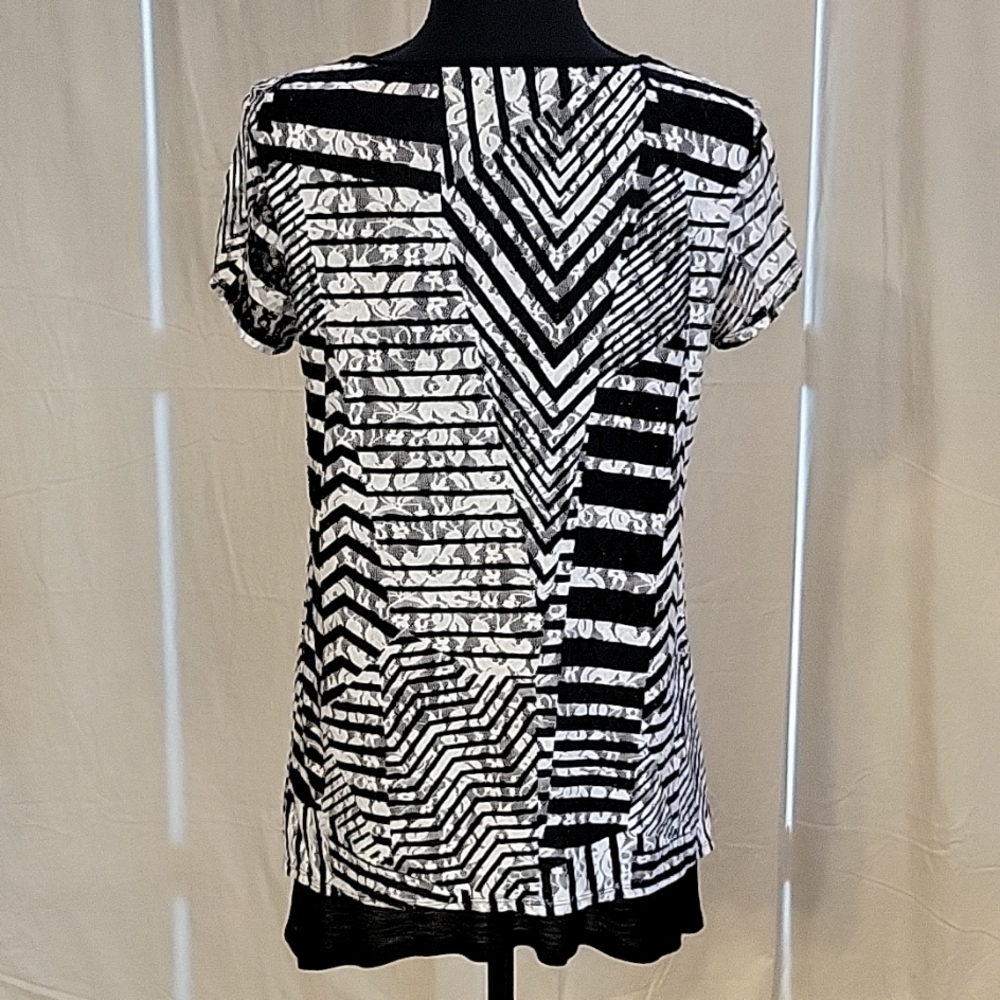 Chico's Black White 2-Layer Lace Tunic Top Cap Sleeve Geometric Sz 0 S - Picture 4 of 7